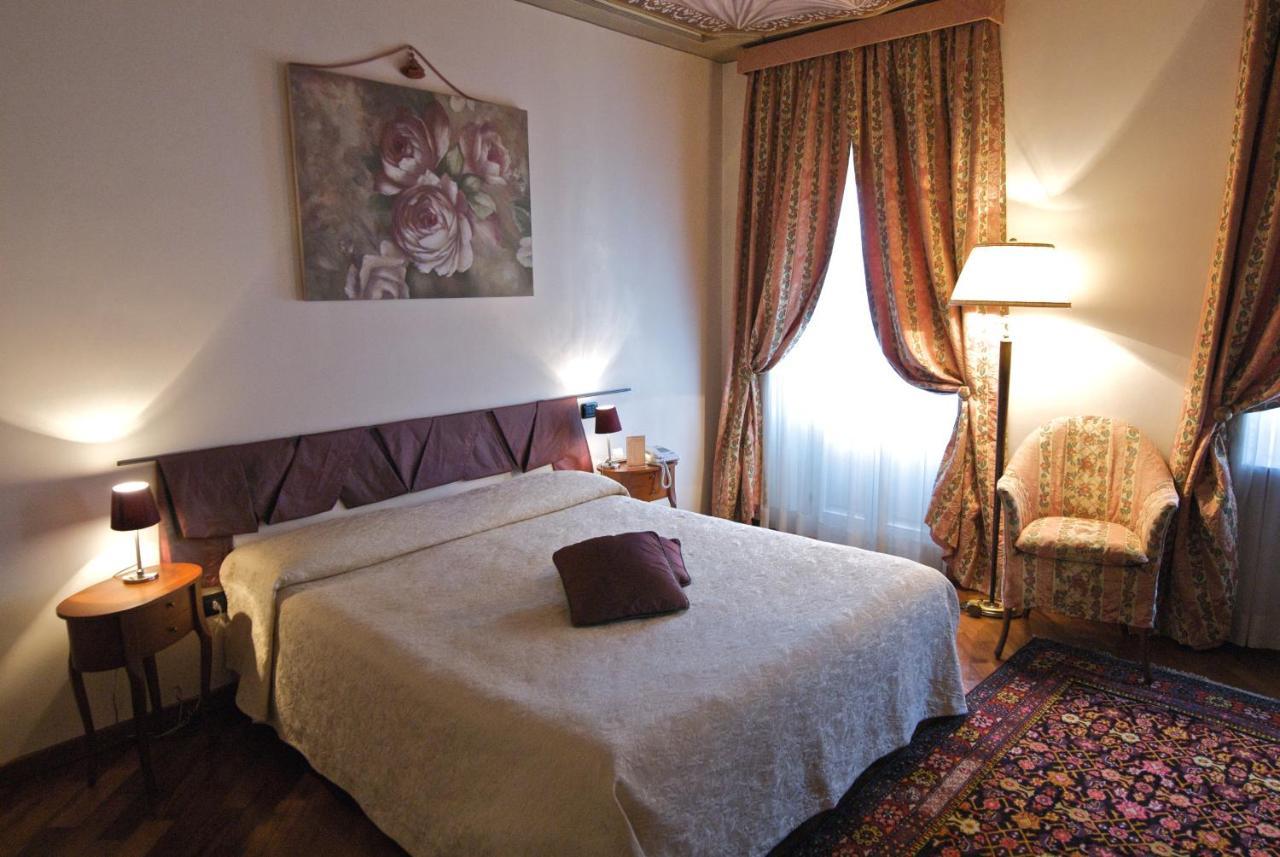 Palazzo Finati Bed and Breakfast Alba  Eksteriør billede
