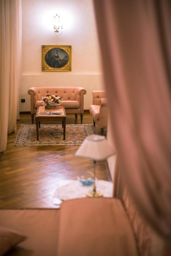 Palazzo Finati Bed and Breakfast Alba  Eksteriør billede