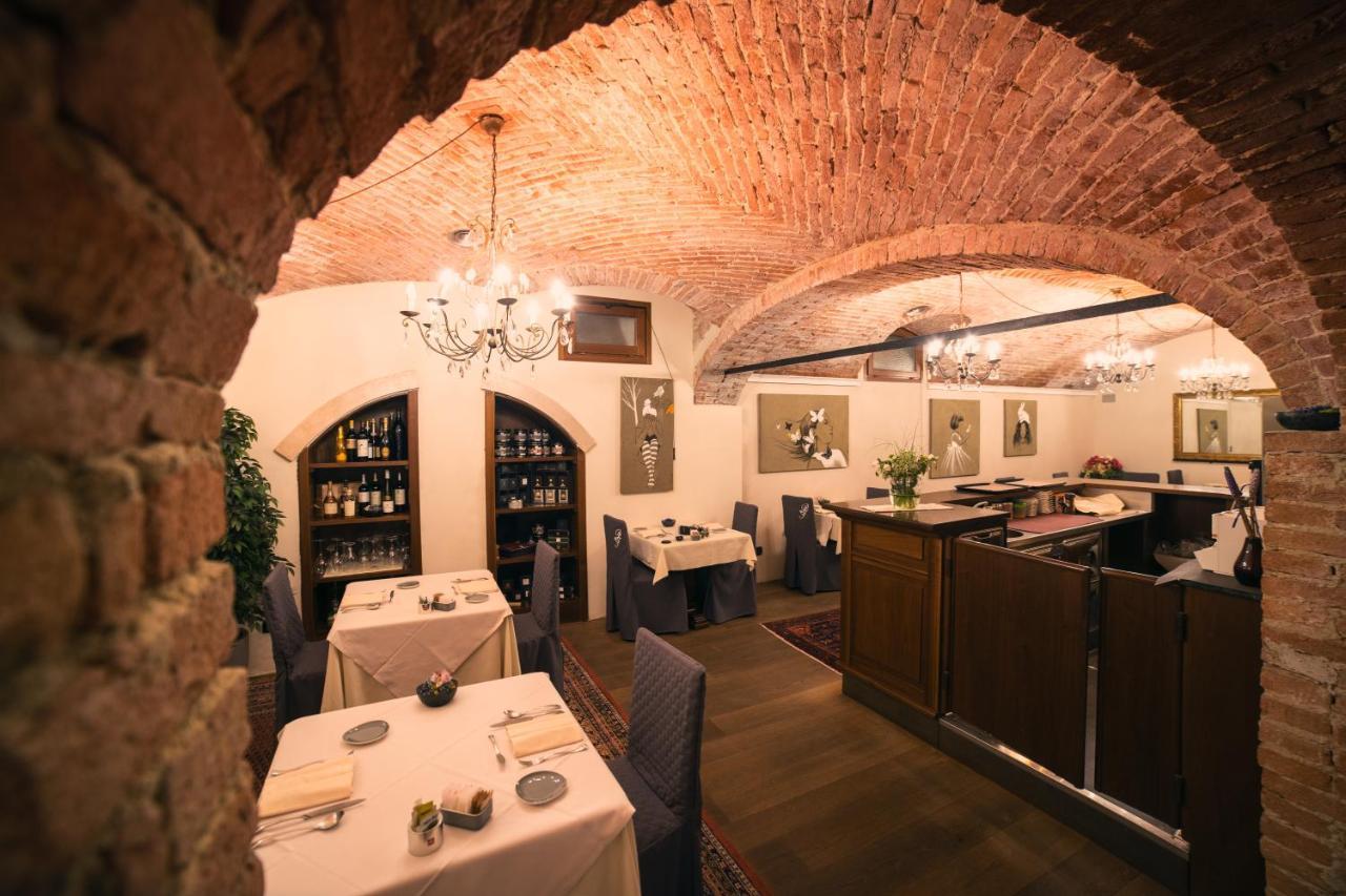 Palazzo Finati Bed and Breakfast Alba  Eksteriør billede
