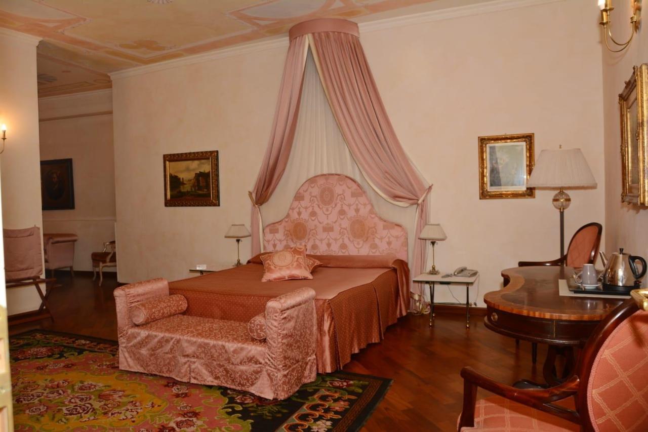 Palazzo Finati Bed and Breakfast Alba  Eksteriør billede