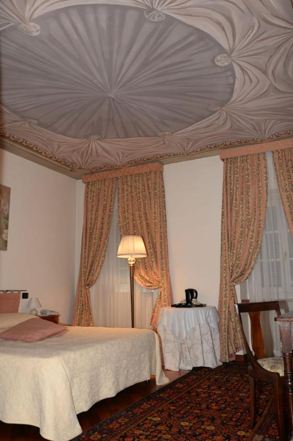 Palazzo Finati Bed and Breakfast Alba  Eksteriør billede