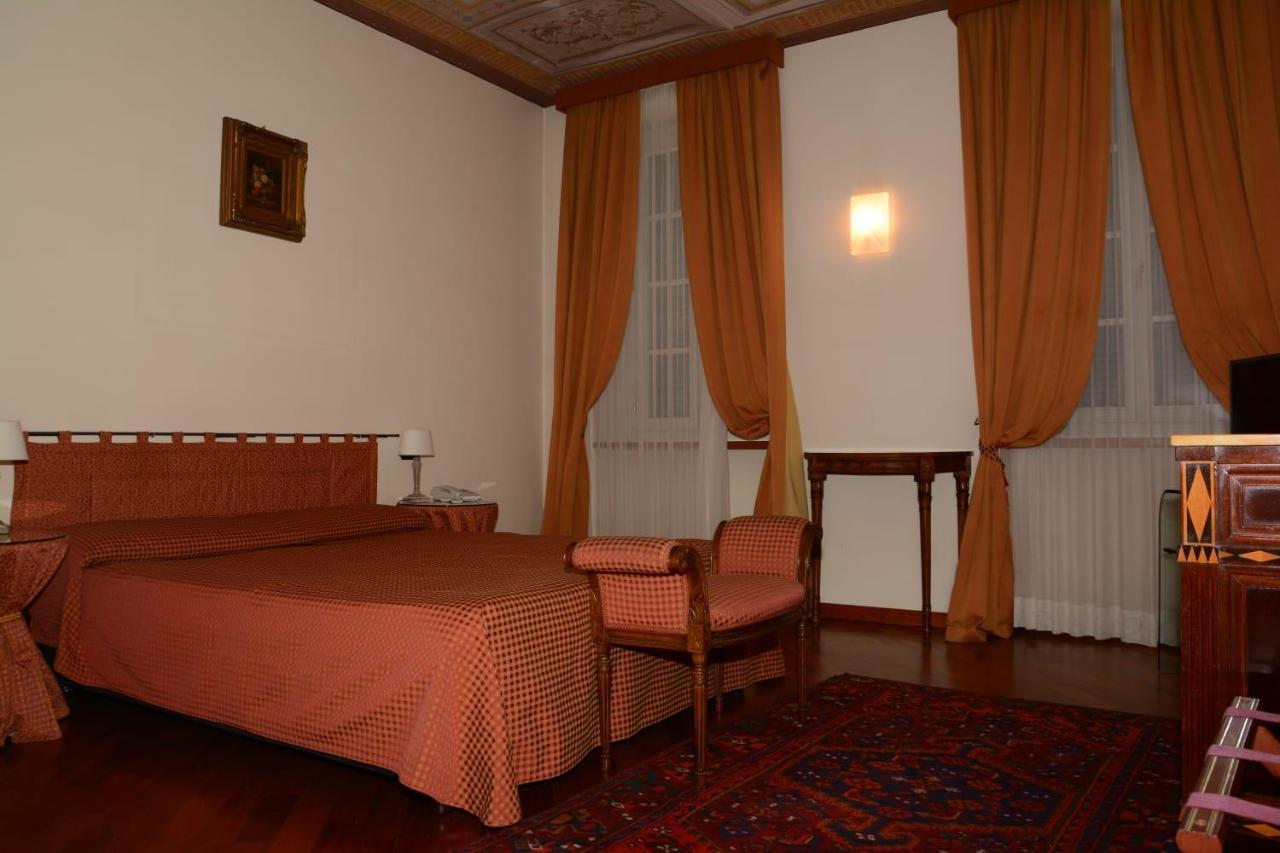 Palazzo Finati Bed and Breakfast Alba  Eksteriør billede