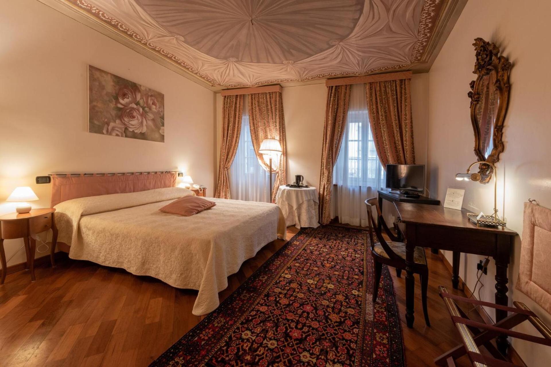 Palazzo Finati Bed and Breakfast Alba  Eksteriør billede