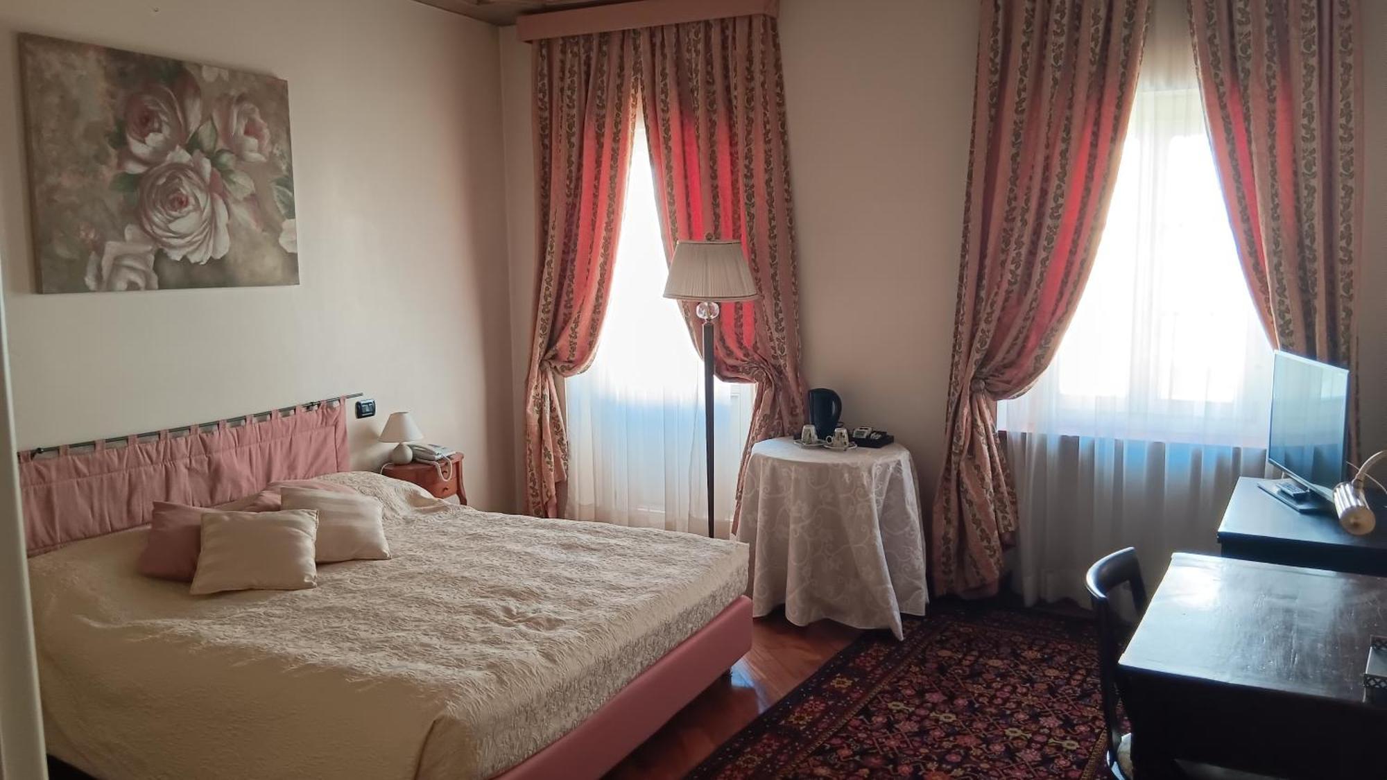 Palazzo Finati Bed and Breakfast Alba  Eksteriør billede