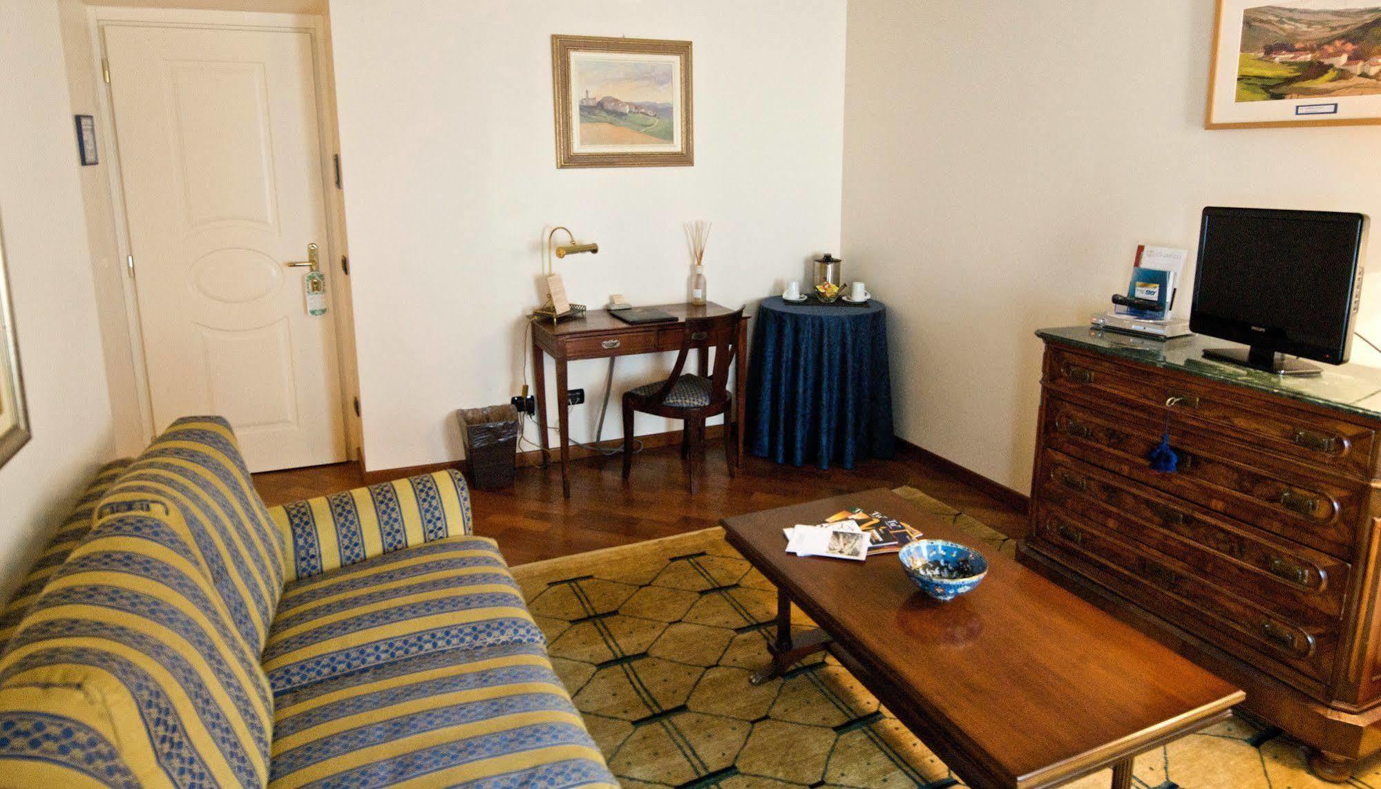 Palazzo Finati Bed and Breakfast Alba  Eksteriør billede
