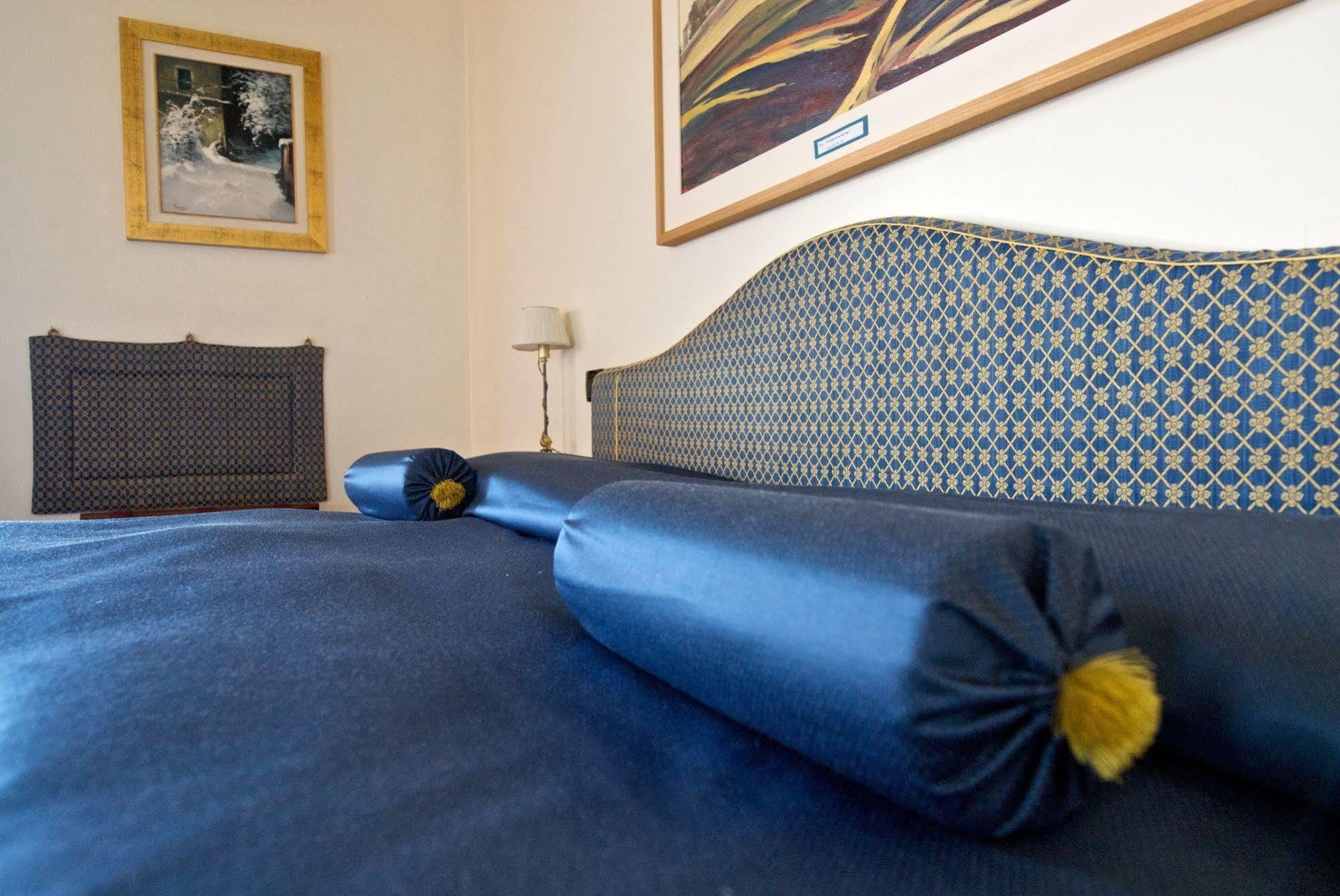Palazzo Finati Bed and Breakfast Alba  Eksteriør billede