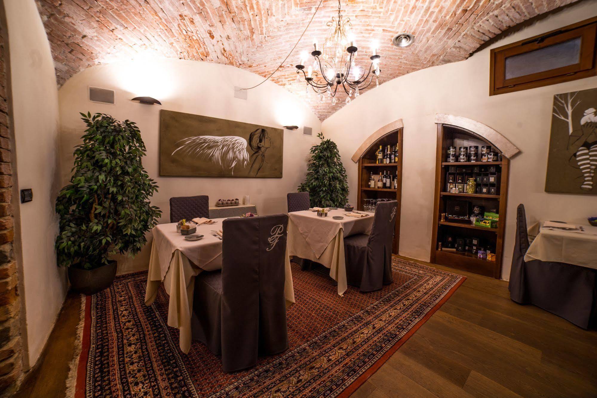 Palazzo Finati Bed and Breakfast Alba  Eksteriør billede