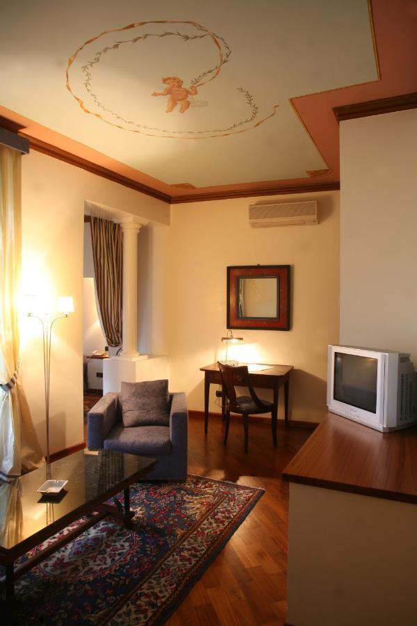 Palazzo Finati Bed and Breakfast Alba  Værelse billede